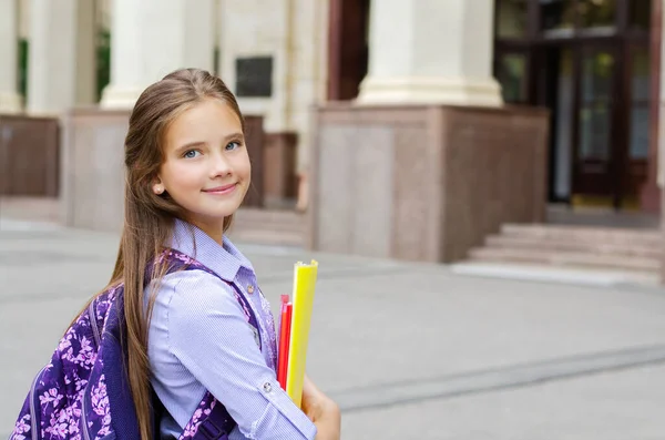 Zurück Zur Schule Bildungskonzept Nettes Lächelndes Schulmädchen Auf Dem Weg — Stockfoto