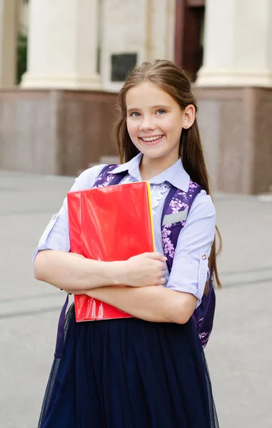 Vuelta Escuela Concepto Educativo Linda Colegiala Sonriente Camino Escuela Niña —  Fotos de Stock