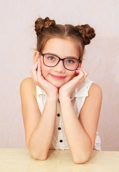 Carino Bambino Bambina Preadolescente Occhiali Vista Educazione Scuola Visione Concetto — Foto Stock