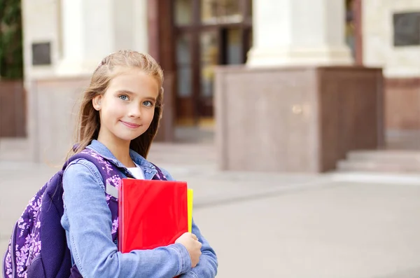 Vuelta Escuela Concepto Educativo Linda Colegiala Sonriente Preadolescente Camino Escuela —  Fotos de Stock