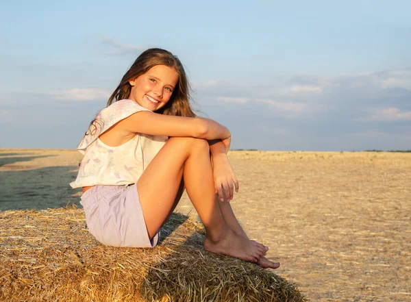 Adorable Happy Smiling Ittle Girl Child Sitting Hay Rolls Wheat — Stock Photo, Image