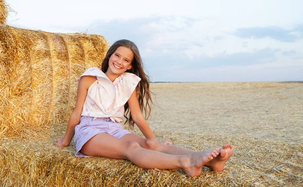 Adorable Happy Smiling Ittle Girl Child Sitting Hay Rolls Wheat — Stock Photo, Image