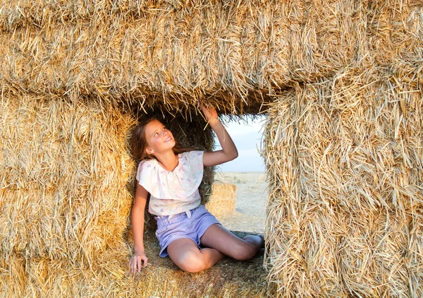 Adorable Happy Smiling Ittle Girl Child Sitting Hay Rolls Wheat — Stock Photo, Image