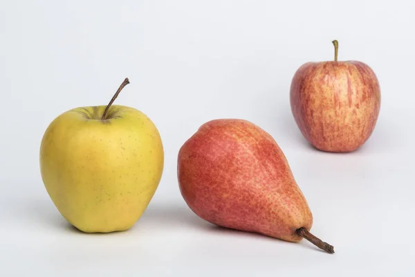 Pommes Jaunes Rouges Une Poire Rouge Sur Une Table Sur — Photo