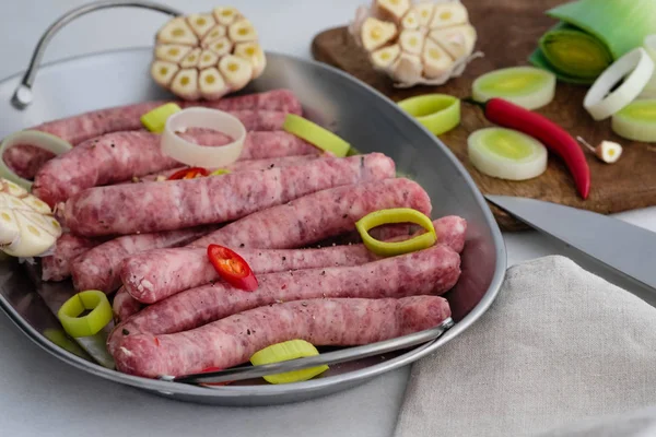 Salsicha Grelhada Com Alho Cebola Verduras — Fotografia de Stock