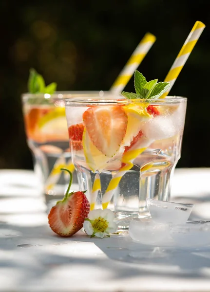 Limonata Fragole Con Limone Menta Ricetta Estiva Concetto Estivo — Foto Stock