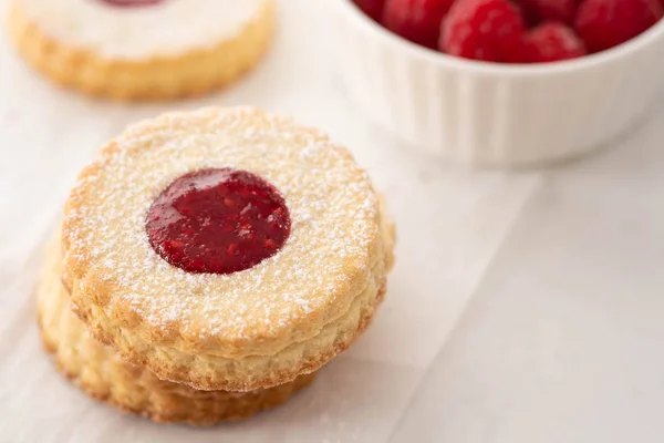 Biscoitos Tradicionais Natal Linzer Com Doce Geleia Placa Close Espaço — Fotografia de Stock