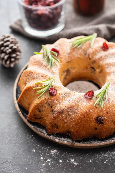 Pastel de Navidad con hristmas decoradas. Copiar espacio. Concepto de Navidad . —  Fotos de Stock