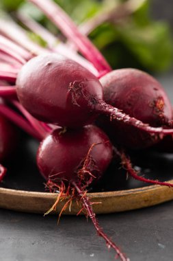 Pancar, pancar gri taş zemin üzerine ahşap plaka üzerinde grup. Kopya alanı. .