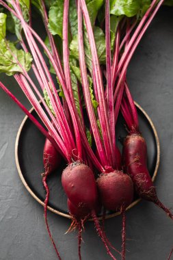 Pancar, pancar gri taş zemin üzerine ahşap plaka üzerinde grup. Kopya alanı. .