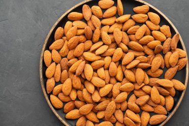 Kase siyah bir zemin üzerine çeşitli hayalarına. Kopya alanı.