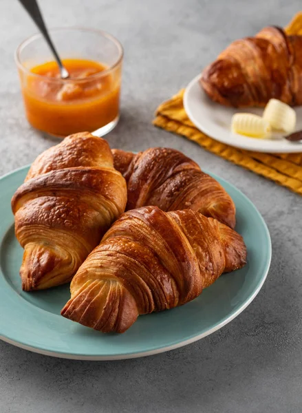 Delicious breakfast with fresh croissants and jam served with butter. — Stock Photo, Image