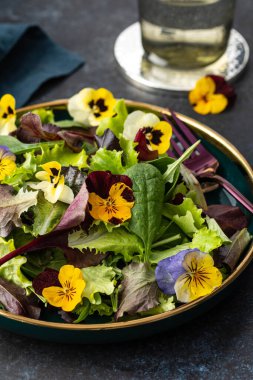 Bahar salatası, roka, bitki ve çiçek..