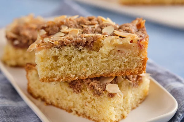 Pastel de manzana con almendras. Copiar espacio. — Foto de Stock