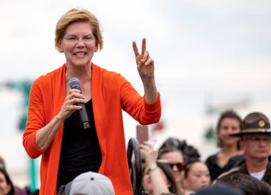 Massachusetts Senatörü ve Demokrat Başkan Adayı Eliz