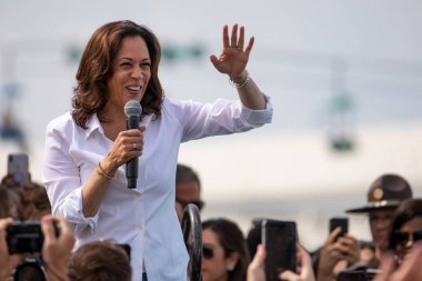 ABD Senatörü Kamala Harris