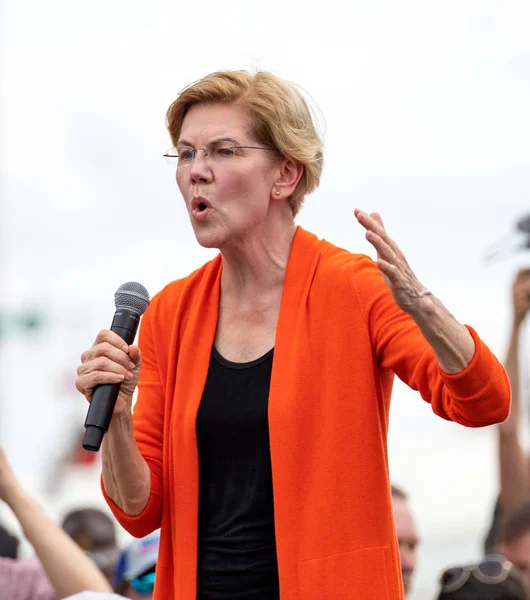 Senador de Massachusetts y candidato presidencial demócrata Eliz — Foto de Stock