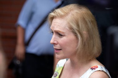 Senatör Kirsten Gillibrand