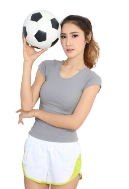 Genç Asyalı kadın futbol elinde tutan spor aşınmaya