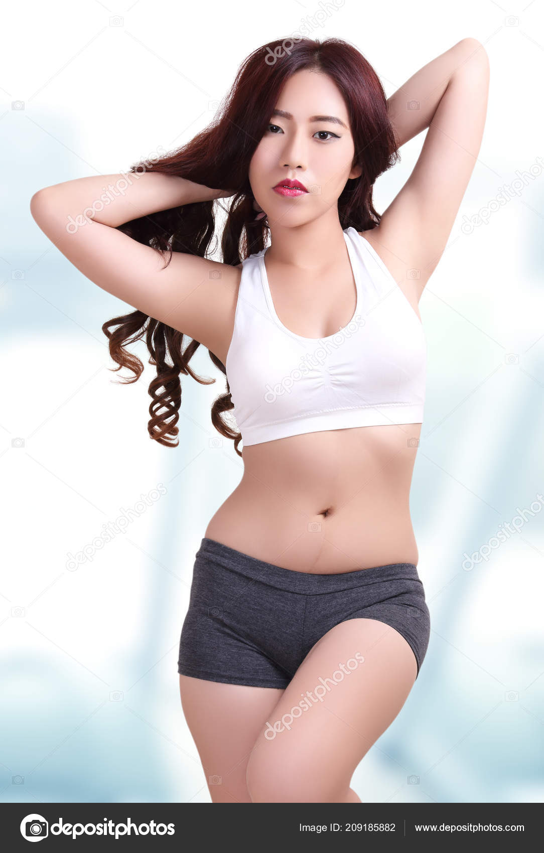 Beautiful Asian Woman Wearing Fitness Clothes Fitness Center Stock Photo by ©pongam 209185882