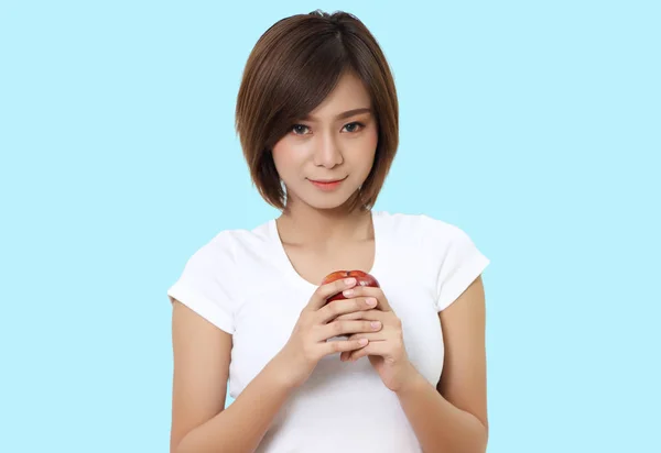 Bela Asiático Mulher Com Branco Panos Segurando Maçã Ela Han — Fotografia de Stock