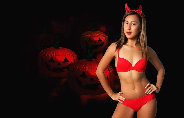 Sexy Diabo Mulher Vermelho Biquíni Halloween — Fotografia de Stock