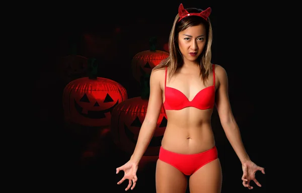 Diabeł Seksowna Kobieta Czerwonym Bikini Halloween — Zdjęcie stockowe
