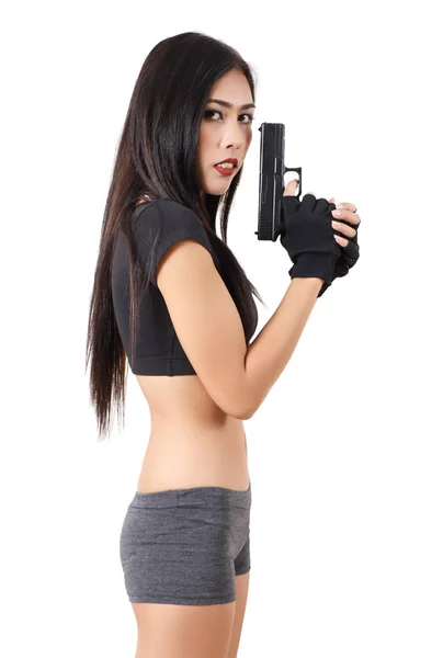 アジアの女性の黒い服で彼女の銃を保持短い — ストック写真