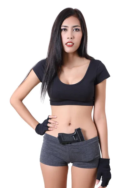 Siyah Giysiler Onun Silah Tutan Kısa Asyalı Kadın — Stok fotoğraf