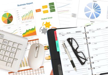 beyaz arkaplan üzerine iş nesnesinin düz yatış ve evrak