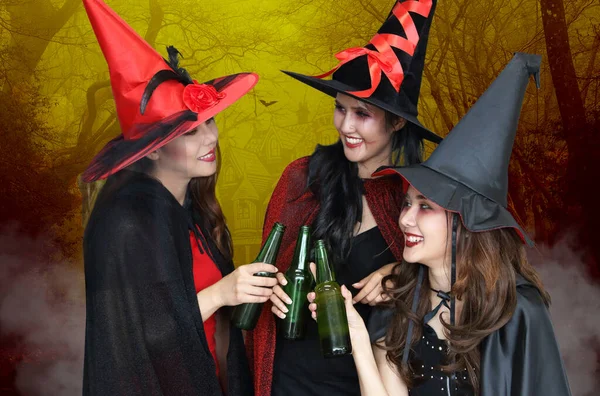 Árbol Hermosas Mujeres Fiesta Halloween Con Traje Halloween —  Fotos de Stock