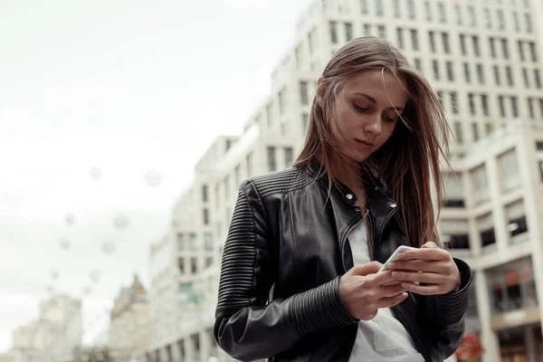 Woman Wearing Black Leather Jacket White Shirt Write Phone Message — Stock Photo, Image