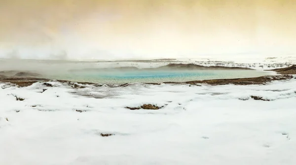 Геотермальный Ландшафт Строккур Гейсир Зимой Расположенный Золотом Круге Гейир Является — стоковое фото
