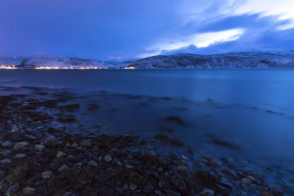 Tipikus Norvég Partvidék Rocks Egy Fjord Norvégia Délnyugati Részében Troms — Stock Fotó