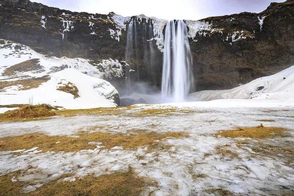 Islandia Hito Las Grandes Cascadas Seljalandsfoss Entorno Invierno Con Nieve — Foto de Stock