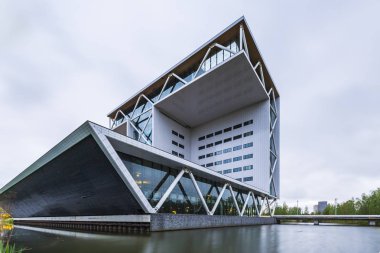 Modern görünümlü ofis binası tasarımı