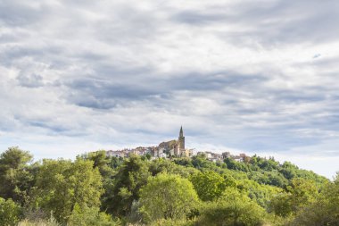Ortaçağ Köyü Buje Hırvatistan görüntüleyin 
