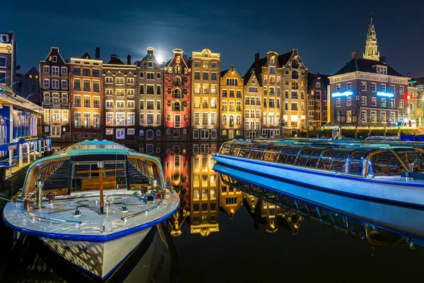 Ámsterdam Damrak Arquitectura Tradicional Holandesa Por Noche Cruceros Turísticos Primer — Foto de Stock
