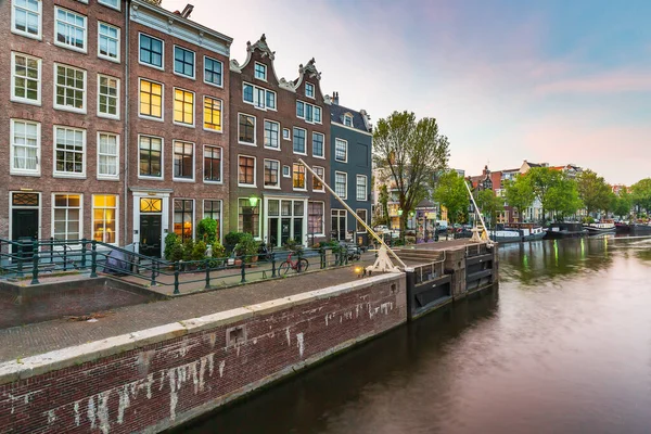 Amsterdams Straßen Und Kanäle Während Der Dämmerung Sommersaison Sint Antoniesluis — Stockfoto
