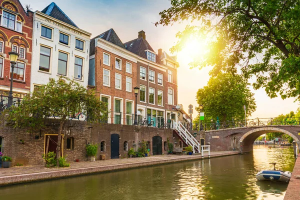Traditionelle Holländische Häuser Straßen Und Brücken Während Der Dämmerung Oudegracht — Stockfoto