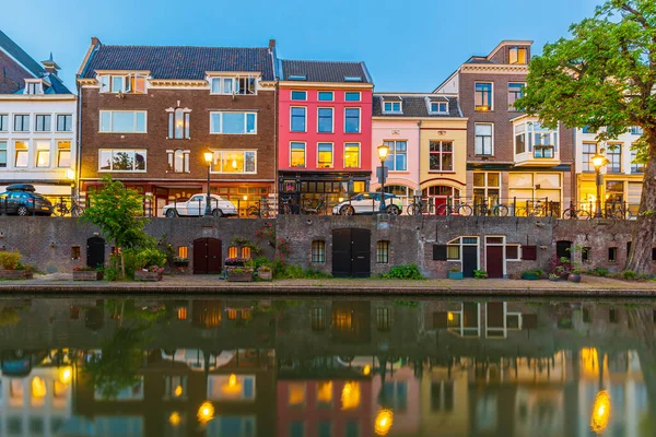 Traditionele Nederlandse Huizen Straten Bruggen Tijdens Schemering Oudegracht Gracht Utrecht — Stockfoto