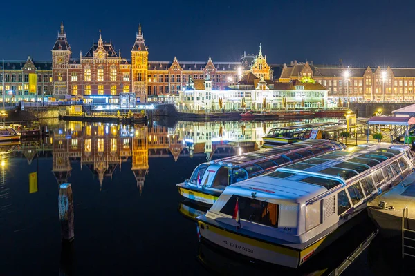 Amsterdam Centraal Station Noche Cruceros Ciudad Río Primer Plano — Foto de Stock