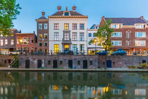 2020 Utrecht Traditionele Nederlandse Huizen Straten Bruggen Schemering Oudegracht Kanaal — Stockfoto