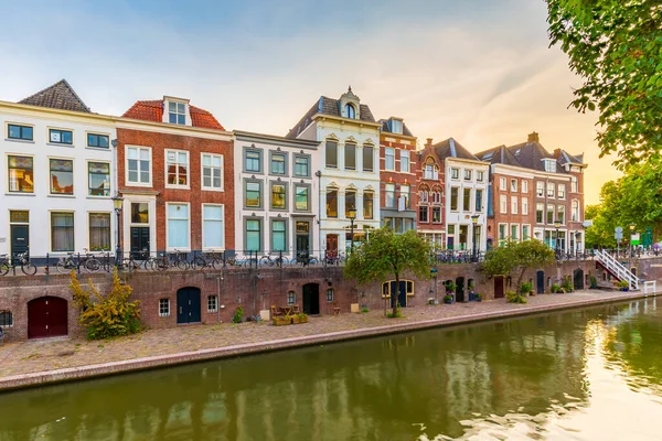 Traditionelle Holländische Häuser Straßen Und Brücken Während Der Dämmerung Oudegracht — Stockfoto