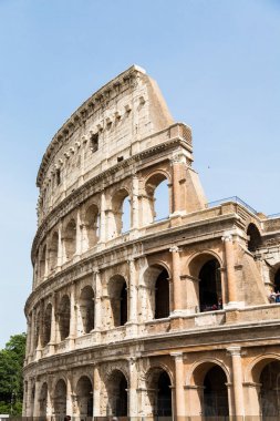 Geniş dikey dış görünümü, Roma Colosseum güneşli gün