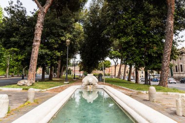 Çeşme Fontana Di Lungotevere Aventino geniş görünümünü