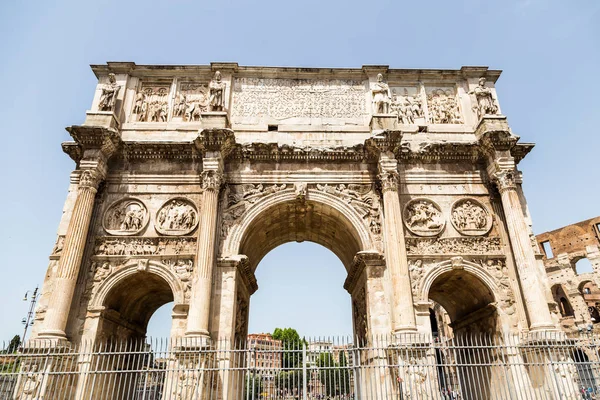 君士坦丁拱门在罗马 意大利在阳光明媚的水平照片 — 图库照片