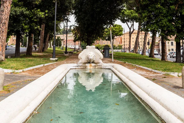 Breed Uitzicht Fontein Fontana Lungotevere Aventijn — Stockfoto