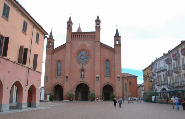 Uitzicht Lawrence Cathedral Met Kathedraal Van Alba Piemonte Italië — Stockfoto
