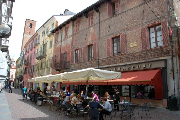 Budynki Przy Ulicy Vittorio Emanuele Włochy Piemont Alba — Zdjęcie stockowe